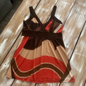 Sleeveless dress up top